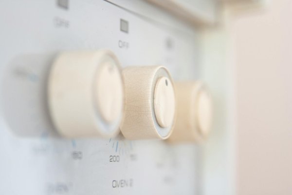 Utiliser des matériaux de récupération pour un salon éclectique