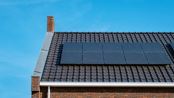 Le guide complet sur les panneaux solaires : fonctionnement, avantages et installation